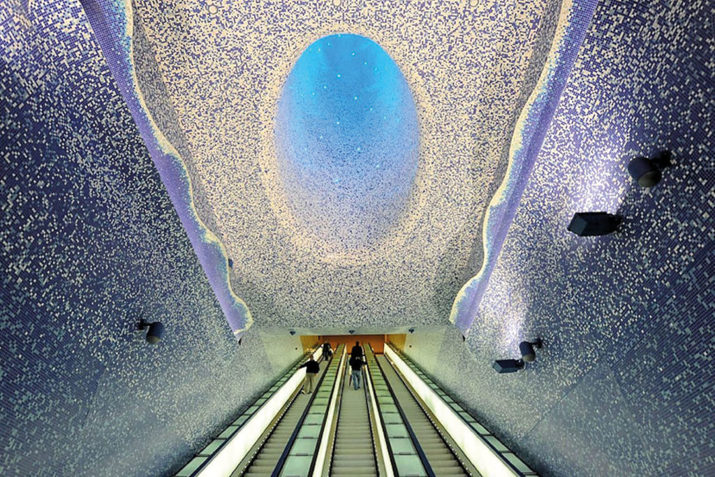 napoli oggi viaggio nella metro