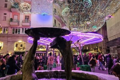 natale salerno-2025-piazza flavio gioia- delfini e luminarie