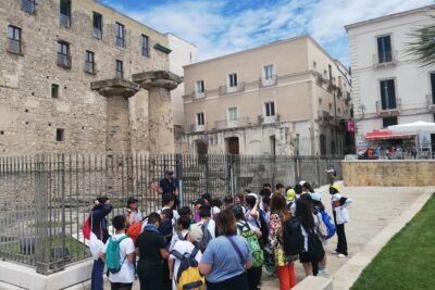 tranto colonne tempio greco piazza castello