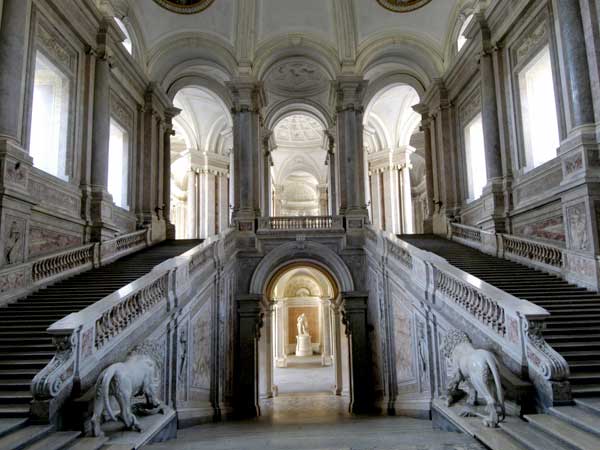scalone-d-onore-reggia-caserta